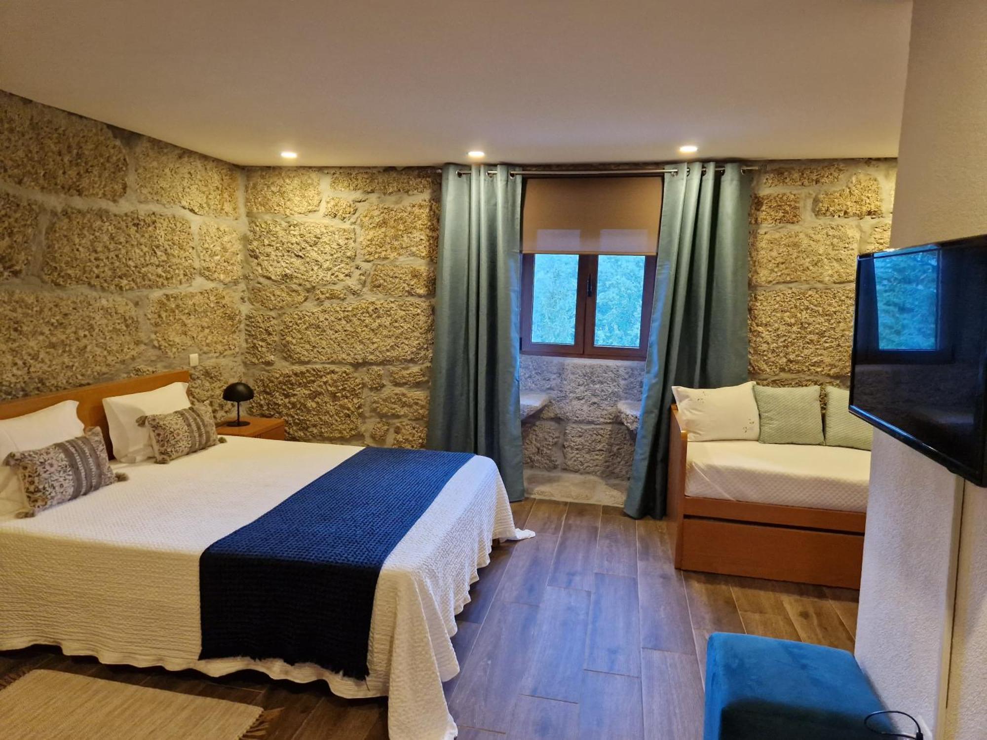Quinta Da Casa Dos Santos - Inside Geres Guest House Ngoại thất bức ảnh